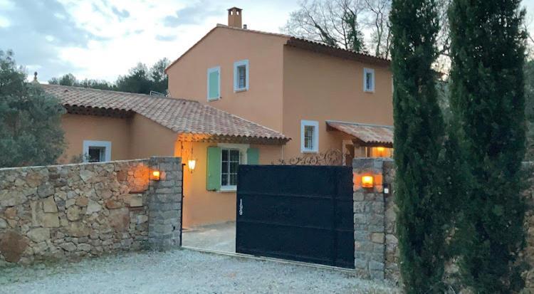 Gite Le Mas Des Oliviers Draguignan Exterior foto